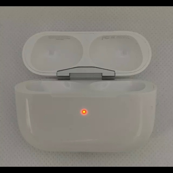 AirPods Pro and charging case, box - Picture 4 of 7